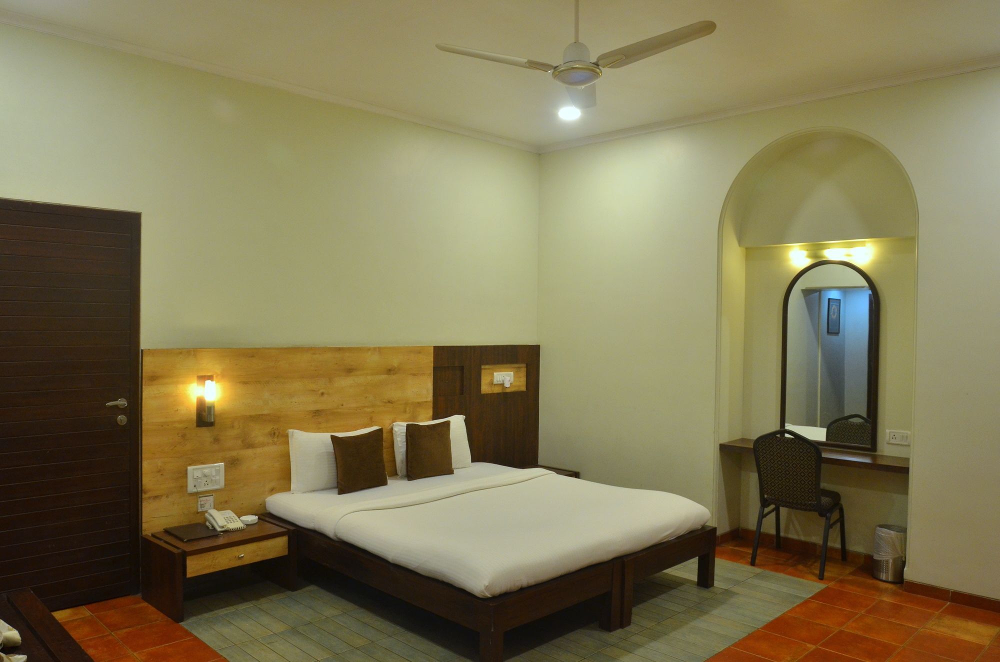 Zaras Resort Лонавала Экстерьер фото